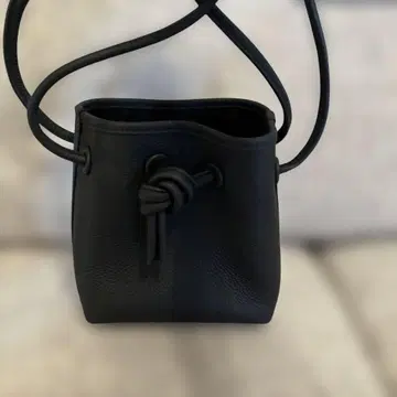 컨디션 최상 VASIC  본드 가죽 복조리형 핸드백 토트 블랙