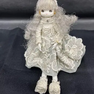 화이트 레이스 드레스 패션 인형