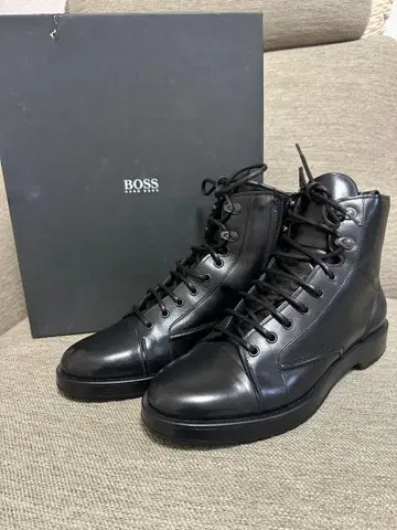 BOSS 블랙 가죽 부츠