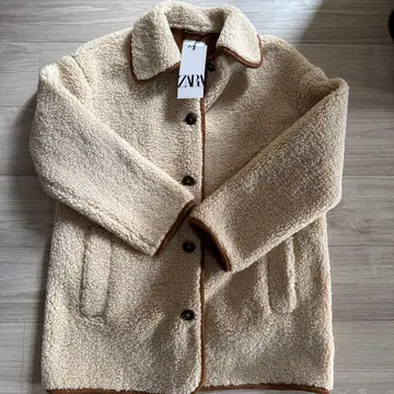 ZARA 크림색 보아 자켓