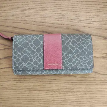 NINA RICCI 크로커다일풍 장지갑