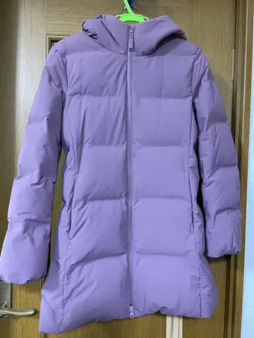 유니클로 심리스 다운 숏코트 M