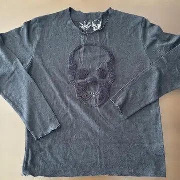 스컬 프린트 블랙 긴팔 티셔츠 M 사이즈