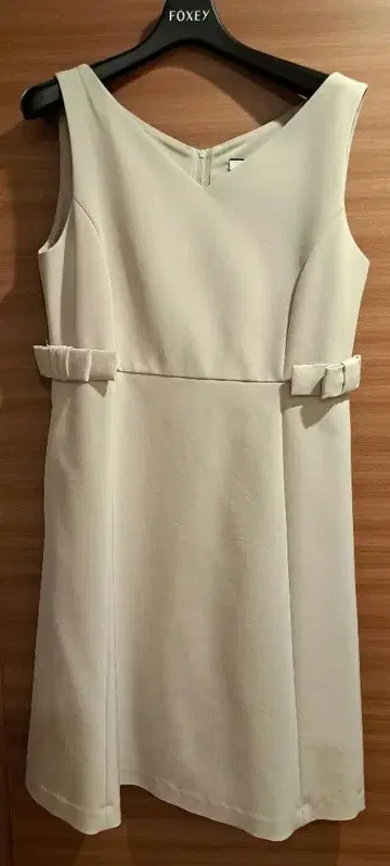 FOXEY 베이지 슬리브리스 원피스 38