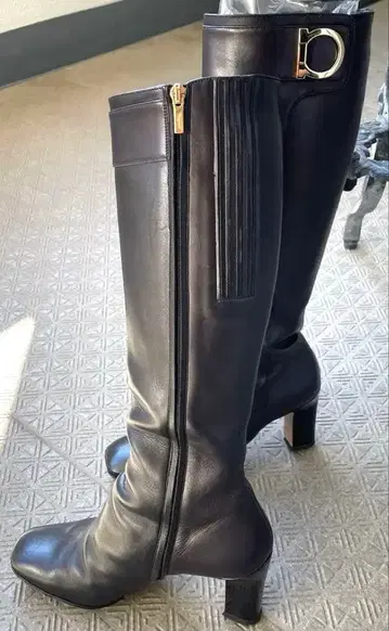 페라가모 블랙 가죽 롱 부츠 사이드 지퍼