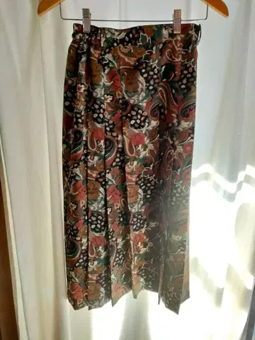 플레어 스커트 블랙 베이스 꽃무늬