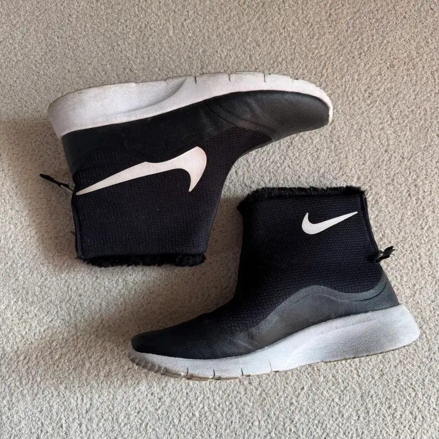 nike fuzzy boots