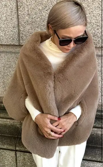 JENNE 리치 볼륨 퍼 케이프