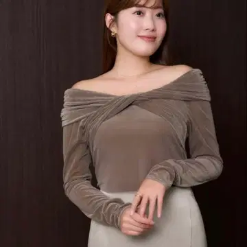 herlipto Twisted Gathered Velour Top