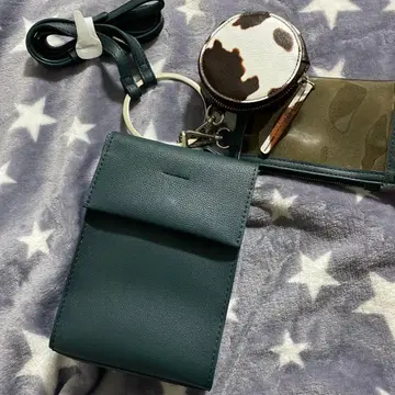 다크 그린 플랩 숄더백