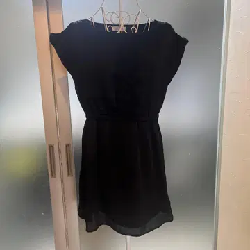 OFUON 블랙 미니 원피스