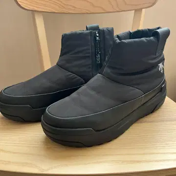 DESCENTE 데상트 부츠 블랙