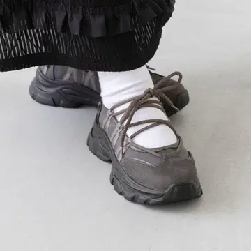 메뉴 레이스업 통굽 발레 스니커즈