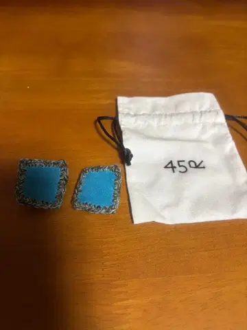 45r45rpm 파랑 패브릭 소재 사각 귀찌