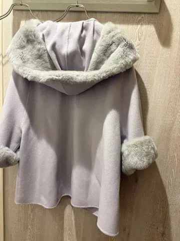 연보라색 플리스 자켓 퍼 포함, 그레이스 클래스