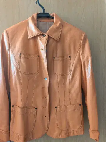 오렌지 가죽 자켓