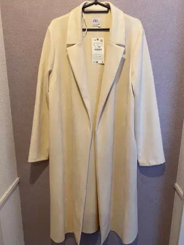 ZARA 화이트 롱 코트 L 사이즈