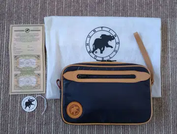 헌팅 월드 클러치백 네이비/탄