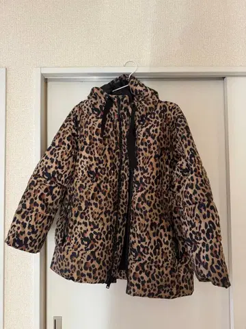 GAP 레오파드 무늬 다운 자켓 오버 사이즈