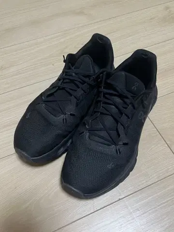 새상품급 On 블랙 스니커즈