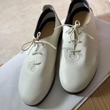 Figurino 화이트 가죽 신발