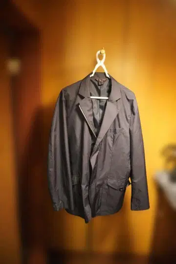 ARARIS 다크 그레이 테일러드 자켓