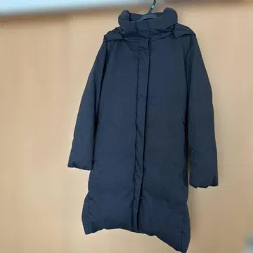 다크 그레이 후드 부착 롱 다운 자켓