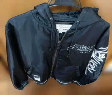 AVIREX 후드 부착