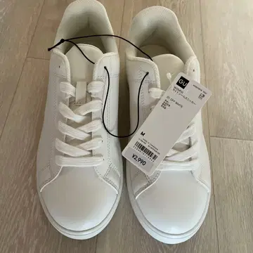 GU 화이트 스니커즈 M 사이즈