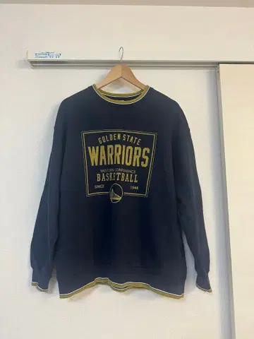 NBA x DOORS 프린트 맨투맨 네이비