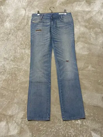 데미지 가공 스트레이트 청바지 라이트 블루