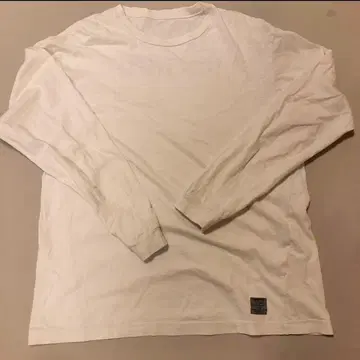 굿이너프 화이트 긴팔 컷앤소