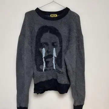 BECK 그레이 얼굴 프린트 니트 스웨터