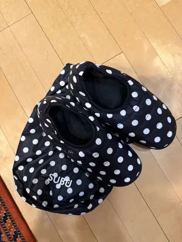 SUBU 도트 플랫슈즈 (SUBU) 0사이즈 240