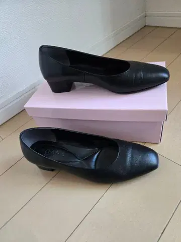 DIANA 블랙 로우힐 펌프스