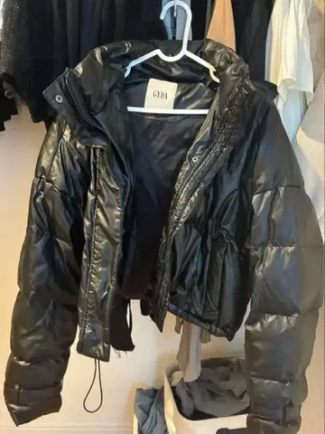gyda 다운 아우터