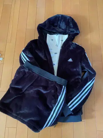 새상품급 adidas 퍼프 셋업 터틀 이너 포함 블랙 M 사이즈