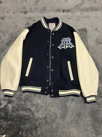 AVIREX 바시티 자켓 XL 사이즈 완판 아비렉스 청결한 상품