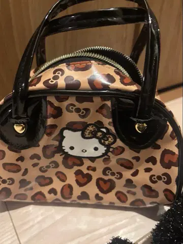 헬로키티 고고갸루 레오파드 무늬 에나멜 미니 백 파우치