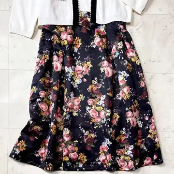 새상품급 로즈 티아라 2023 빅 사이즈 46 클래시컬 로즈 스커트