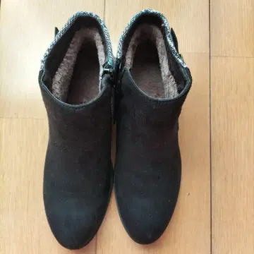 블랙 스웨이드풍 체크 무늬 부티 하자품 사이즈 다름