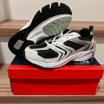 미사용 새상품 스펄딩 워킹화 24.0cm 운동화