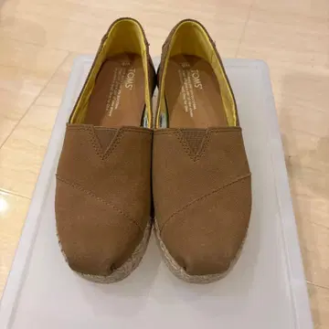 TOMS 브라운 슬립온