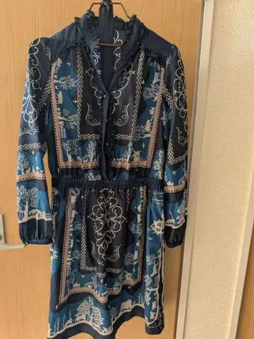 네이비 계열 프린트 패턴 긴팔 원피스