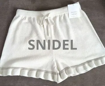 [ 미사용 ] SNIDEL 라메 니트 숏팬츠