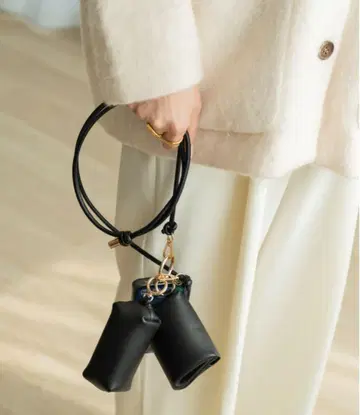 블랙 스마트폰 숄더백