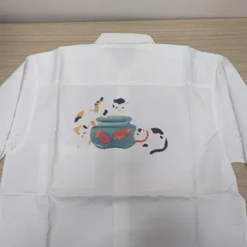 쿠로치쿠 긴팔 셔츠 오시에 고양이와 금붕어