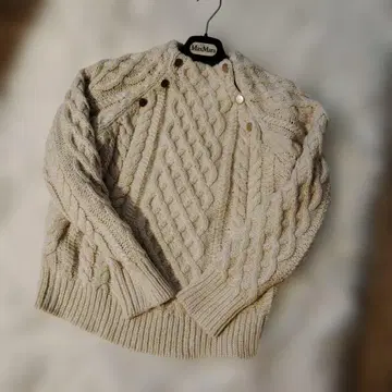 로즈버드 버튼 니트 아이보리 에크루