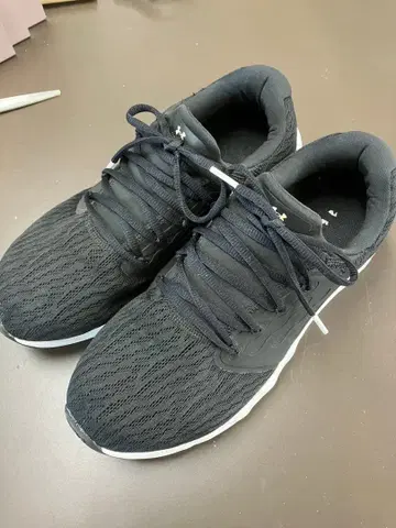 언더아머 러닝화