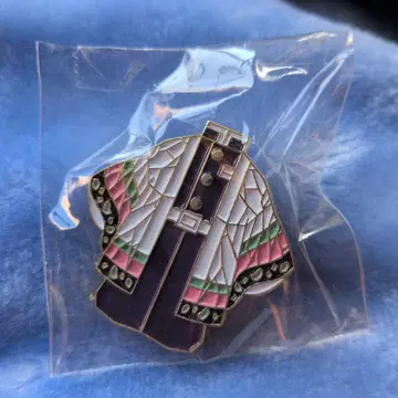 귀멸의 칼날 다이캐스트 핀 배지 코쵸우 시노부